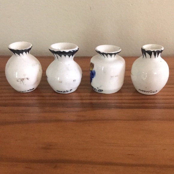 Miniature Hand-Painted Pottery bud Vases Mexico. Signed. Set of 4. Cottagecore - Picture 2 of 9